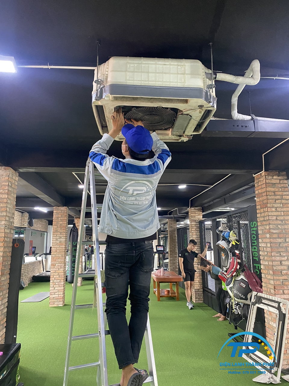 Dịch vụ vệ sinh máy lạnh Quận Tân Phú Điện Lạnh Thành Phát có báo giá rất hấp dẫn.