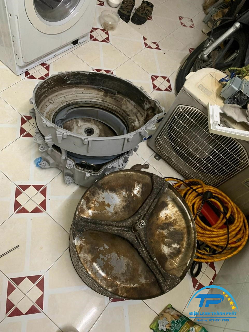 Dịch vụ vệ sinh máy giặt tại nhà Điện Lạnh Thành Phát luôn làm theo quy trình chuẩn.