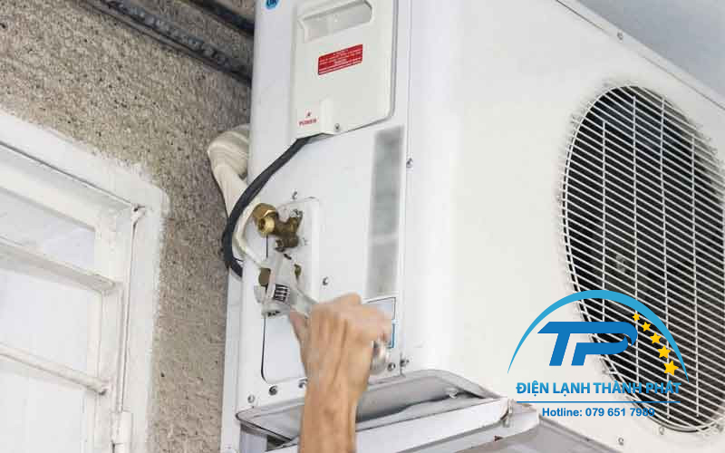 bao-gia-thay-cuc-nong-may-lanh