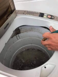 ve-sinh-may-giat-quan-6