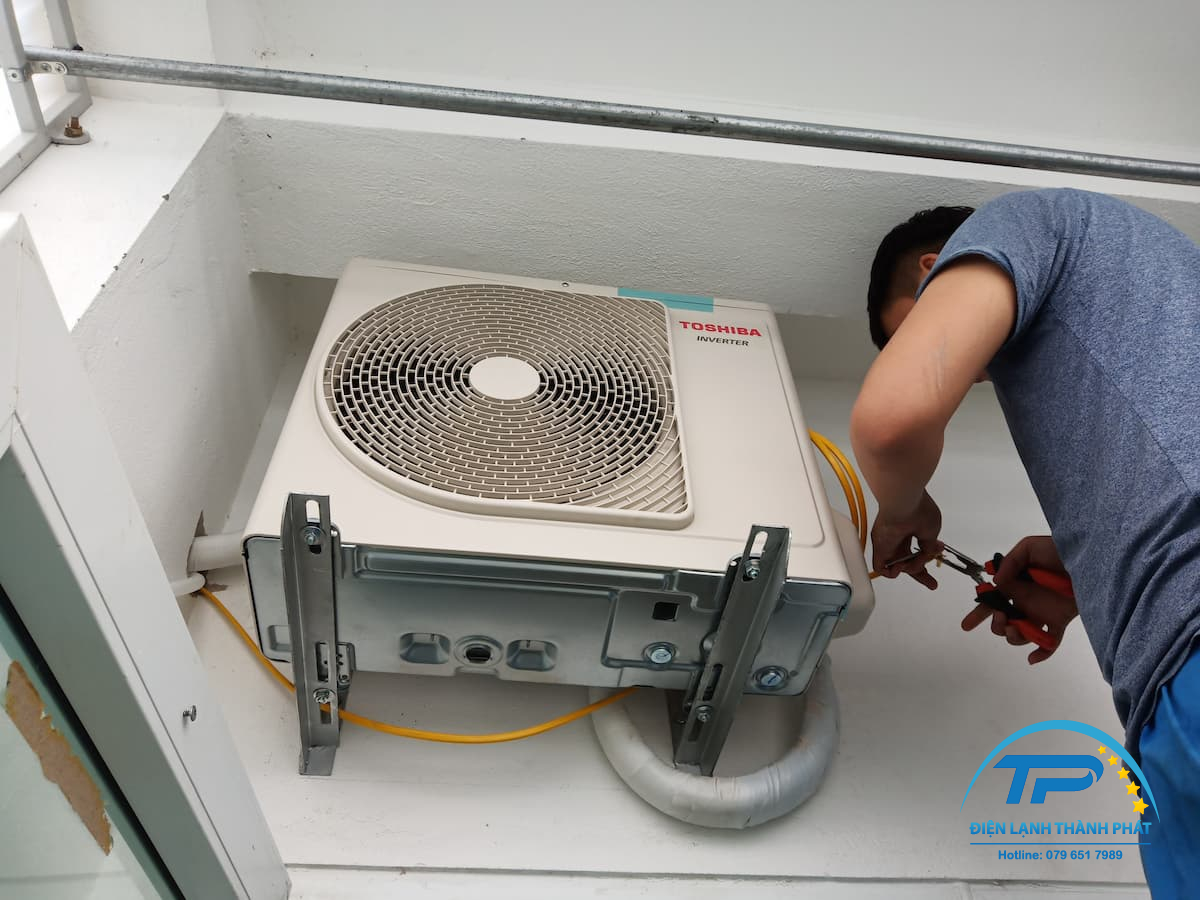 thao-lap-may-lanh-binh-tan