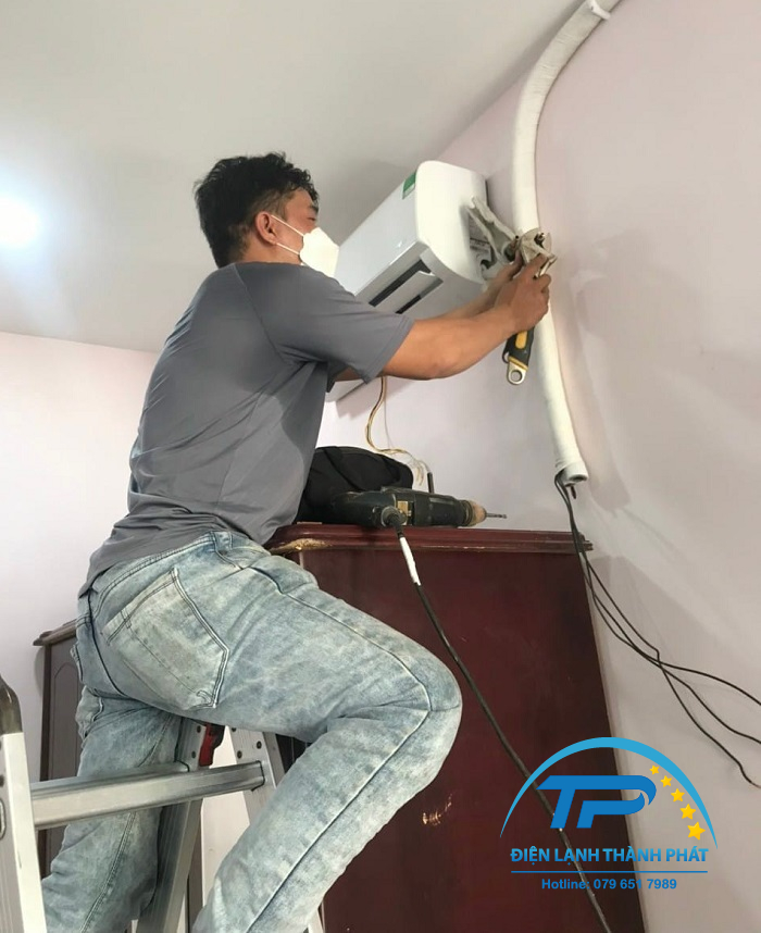 thao-lap-may-lanh-quan-3