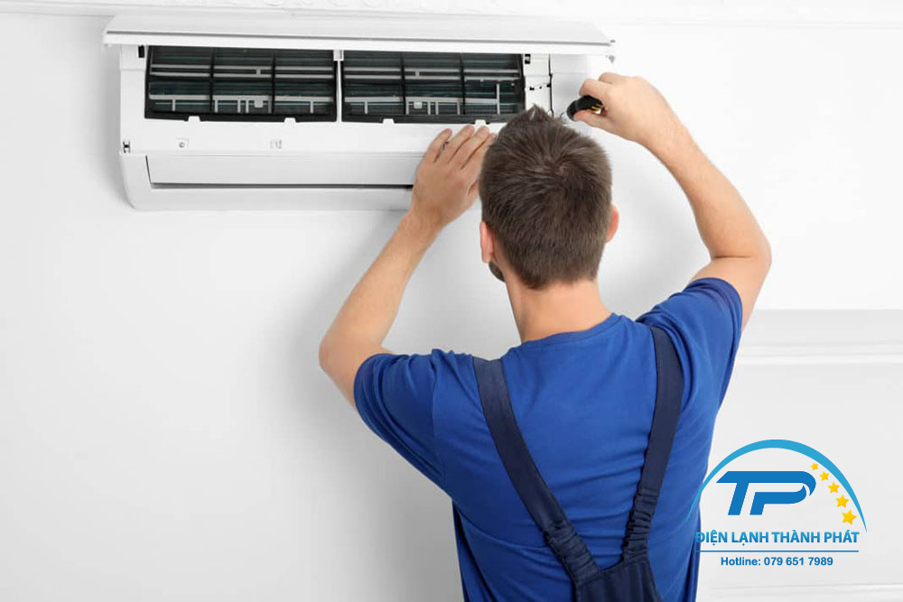 thao-lap-may-lanh-quan-4