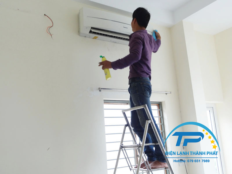 thao-lap-may-lanh-quan-4